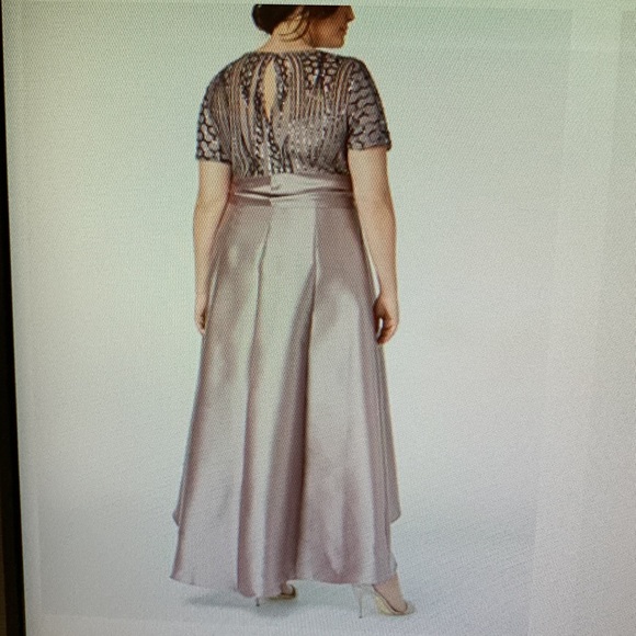 Mother of the Bride or Groom formal dress - Picture 4 of 5